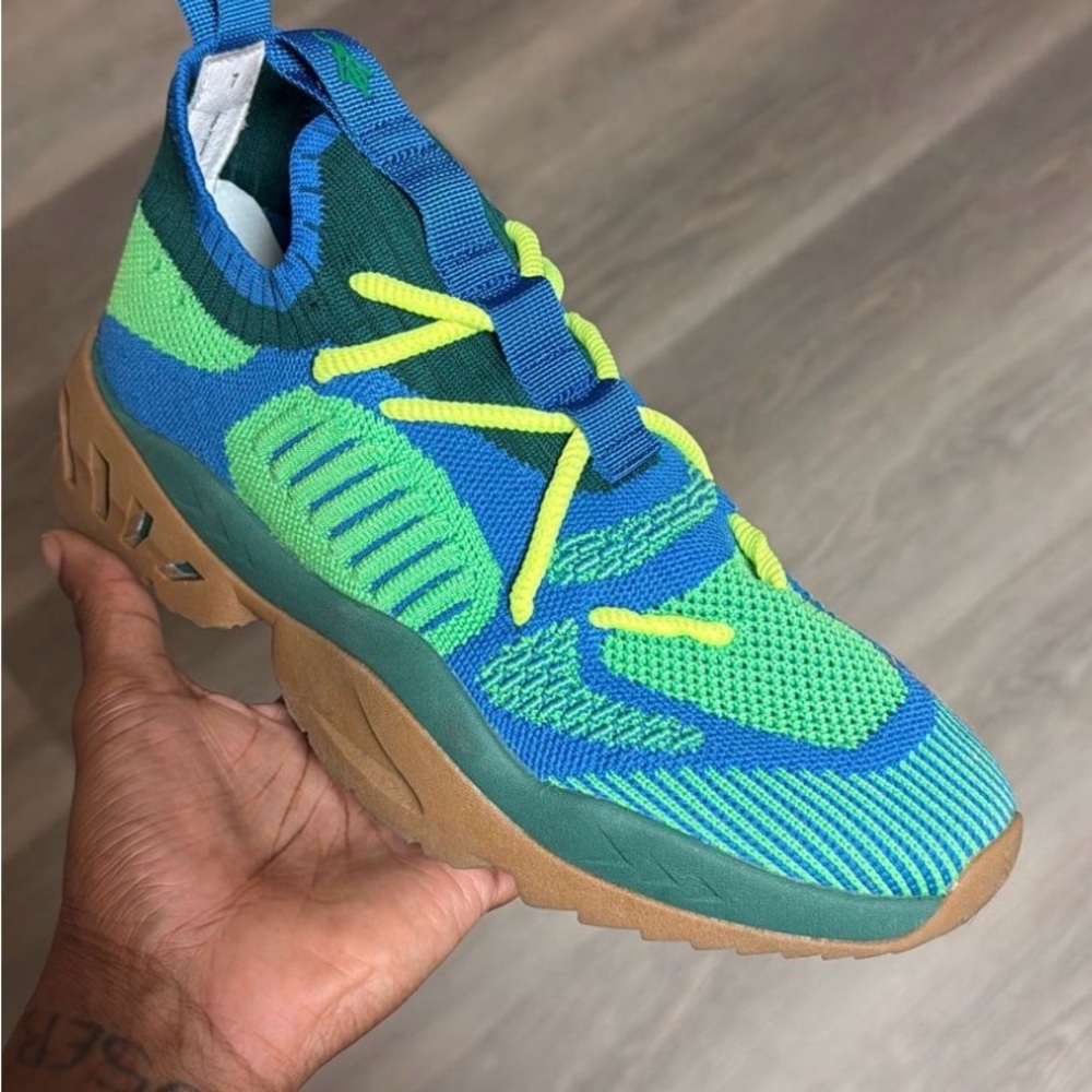 Sia collective: leonardo vulture exclusive Men's Vibrant Green and Blue Sneakers